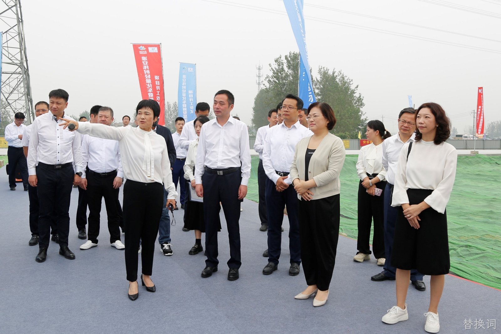 淮安替换词轻量化车载新型显示组件项目开工建设3.JPG